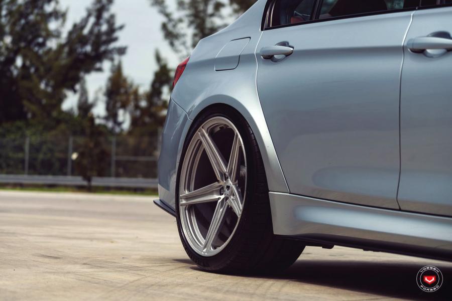 Детали экстерьера BMW M3 Sedan on Vossen Wheels (M-X5) 2019 года  (фото 3 из 18)